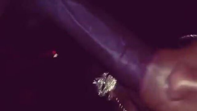 Большой соленый член глубоко заглатывает