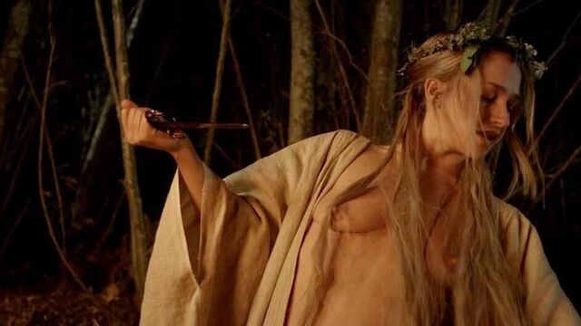 Aubrey Plaza и Kate Micucci в обнаженной сцене на scandalplanet.com