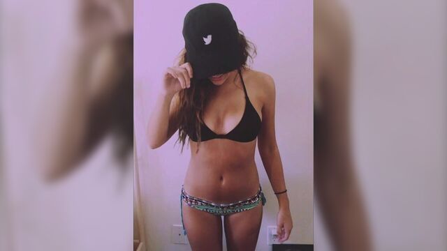 Andrea Russett челенж по дрочке 1