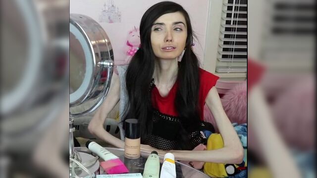 Eugenia Cooney на самом деле