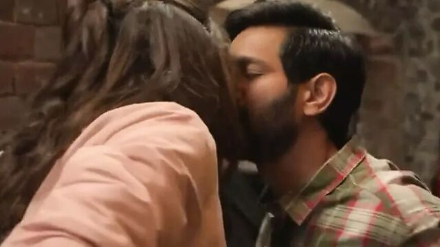 Горячая сцена из фильма Haseen Dillruba