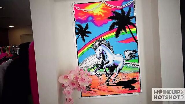 Молодую блондинку Skylar Vox трахнули как быдло на свидании по инету