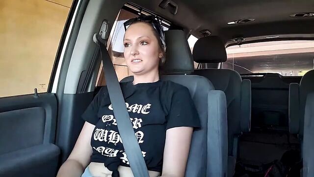 Трахни меня, папочка, говорит 20-летняя спасательница Рене, пока она скачет на большом черном члене