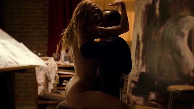 Обнаженная сцена секса с Elle Evans в Muse, scandalplanet.com