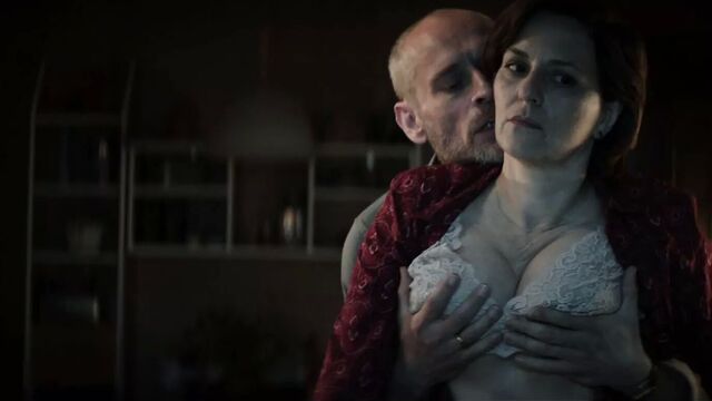 Martina Gedeck в лифчике - сиськи схватили, трусики заполнили ее ртом