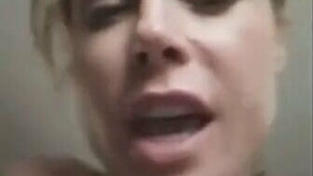 Современная семейная мама Claire (Julie Bowen) чувствует себя хорошо