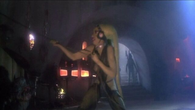 Супер OUT OOLA - только сиськи, показанные в Звездных войнах Leia Grab