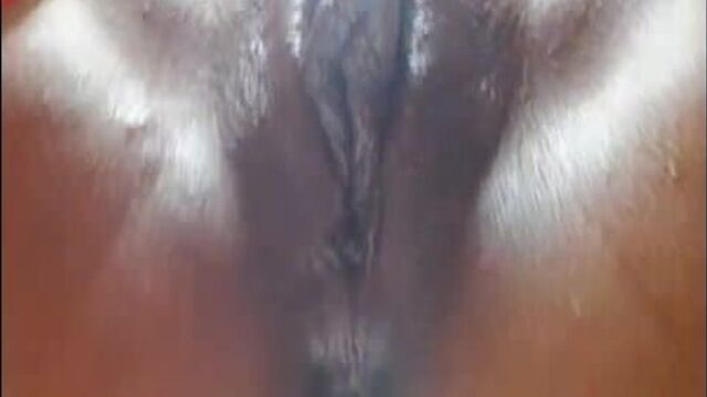 Латина сидит на лице в видео от первого лица