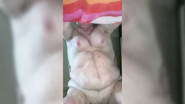 Трясет ее животом, трахается с толстушкой