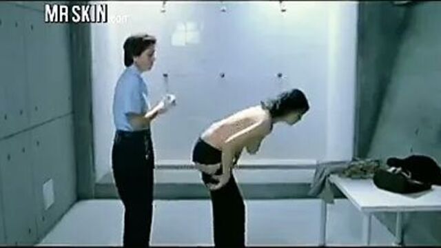 Горячих знаменитостей заставили раздеться и трахнуть очень жестко