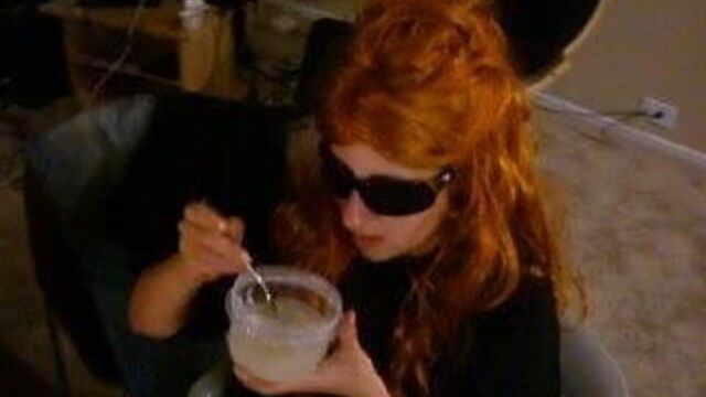 Телочка поедает тарелку супа со спермой