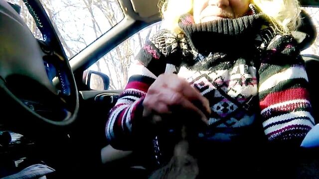 Бабушка сосет член e18