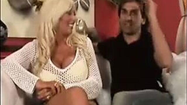 Супер горячая милфа Lea Walker