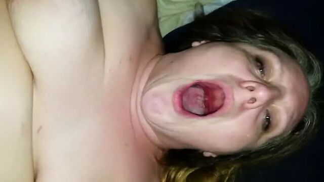 Анал с толстушкой действительно причиняет боль