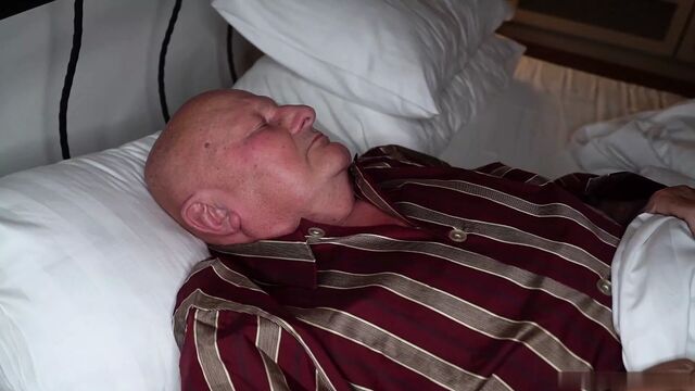 Полный! Norma изменяет своему любовнику в соседней спальне