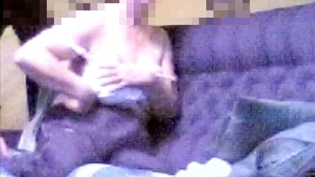 Теще нравится, когда мы массажируем ее спину