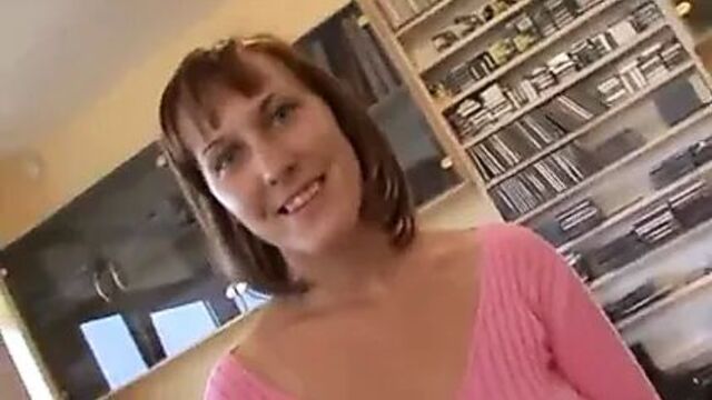 Великолепная милфа наслаждается сексом в любительском видео!