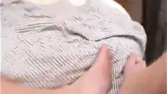 Застукали за дрочкой в трусиках мачехи