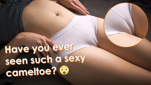 Верблюжья лапка крупным планом в тугих белых трусиках 4K