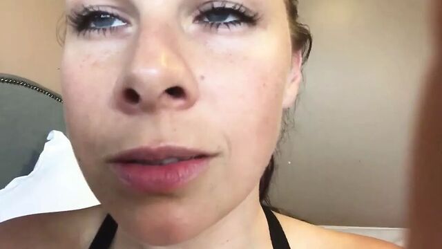 Большие сиськи перед вебкамерой 145