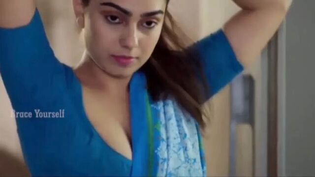 Горячая горничная трахает хозяина дома