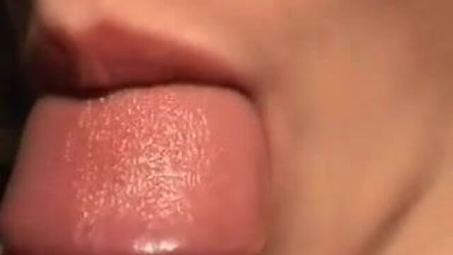 Минет крупным планом