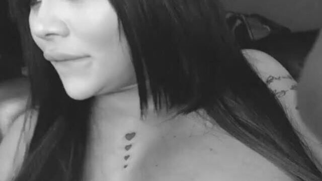 Boooty Star показывает, что киска черная и белая