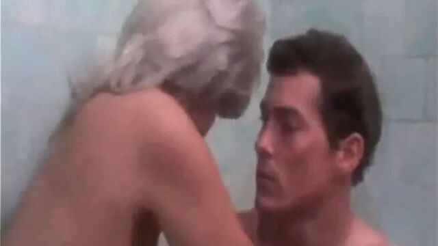 Мама пасынка мамы в ванной, фантазия