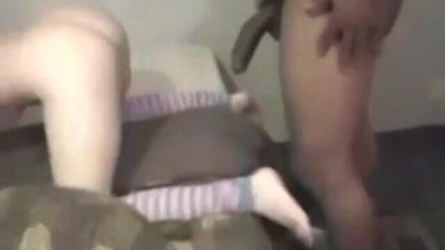 Миниатюрная девушка и куколд 05