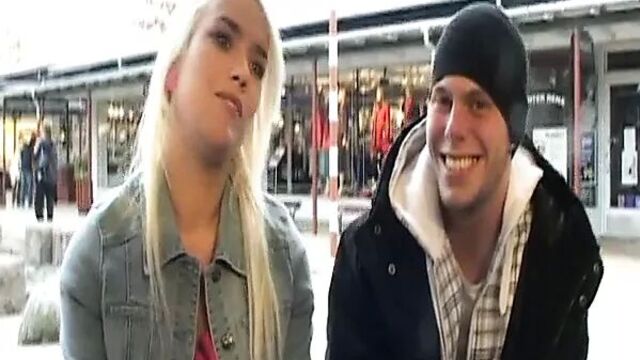 Датчанку Erika трахают 1