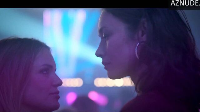 Ольга Куриленко - горячий лесбийский секс