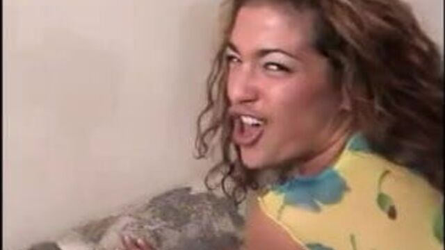 Она обожает член