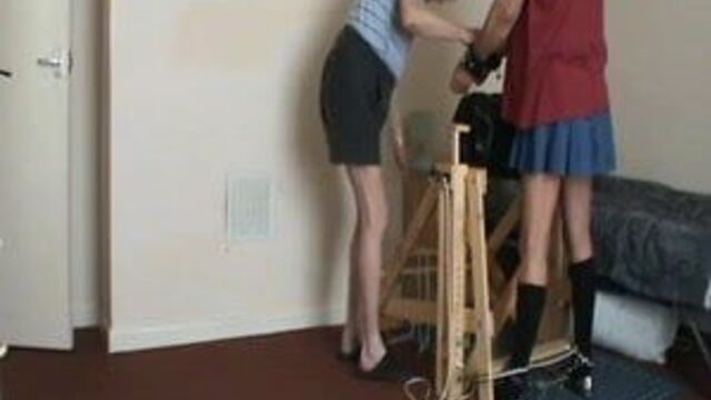 Юбка вверх - трусики спущены!