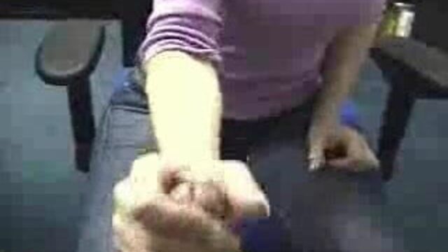 Дрочка в офисе по работе