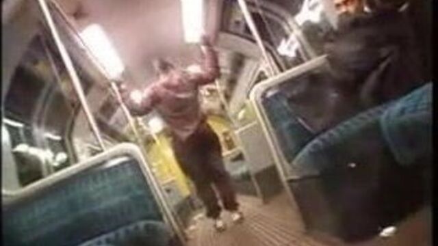 Laura и Kelly в лондонском метро