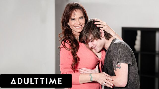 Киска твоей мачехи действительно другая!