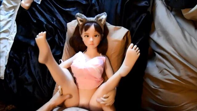 Самая симпатичная наездница на 100-сантиметровых куклах D-Cup Jadyn Neko