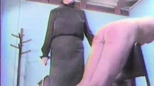 Строгая жена тростью тростью мужа