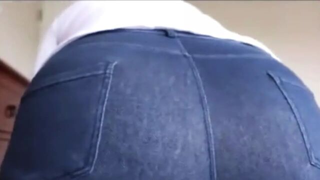 Учительница меняет пердеж на обучение