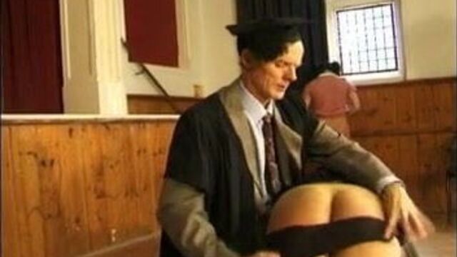 Обнаженные жопы для шлепанья