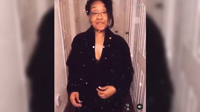 Сексуальная чернокожая горячая бабуля TikTok