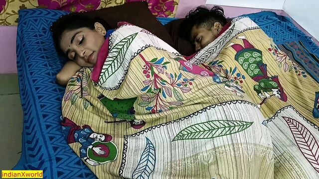 Индийская неверная жена трахается с другим мужчиной, но застукали! хинди секс