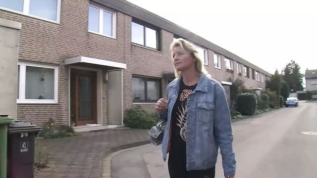 Домохозяйка в течке принимает твердый член (муши фильмы - оригинал)