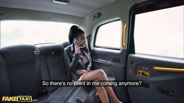 Фейковое такси, чернокожая крошка Asia Rae кончала дважды