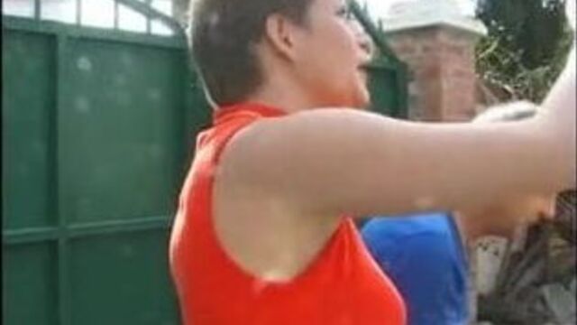 Праздничный праздник возбужденных строителей