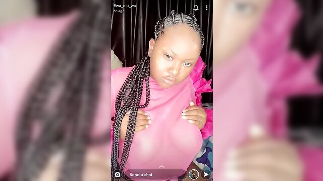 Нигерийская модель с огромными сиськами