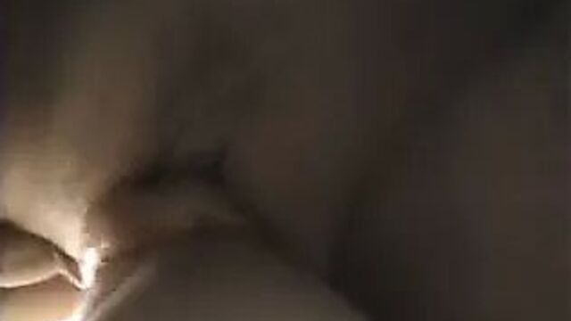 Лесбиянка лижет киску в любительском видео