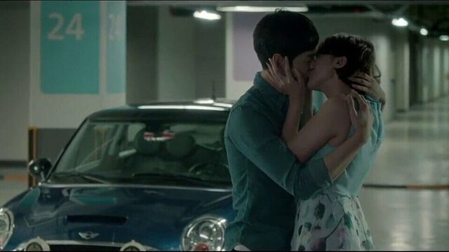 Сексуальные ревнивые учителя хотят трахнуть одну и ту же студентку - корейка