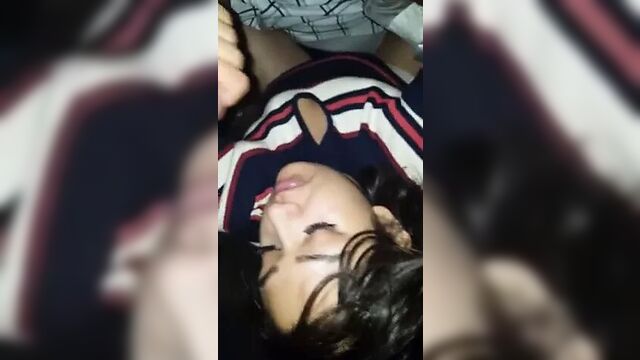 Индийская крошка Kiren из Бирмингема сосет член пакистанца и делает минет