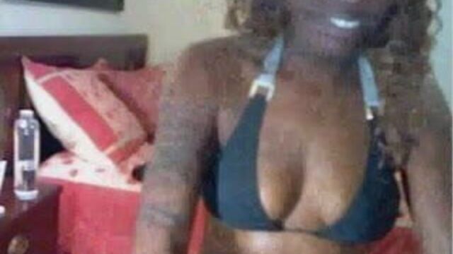 Чернокожая Nadia вживую